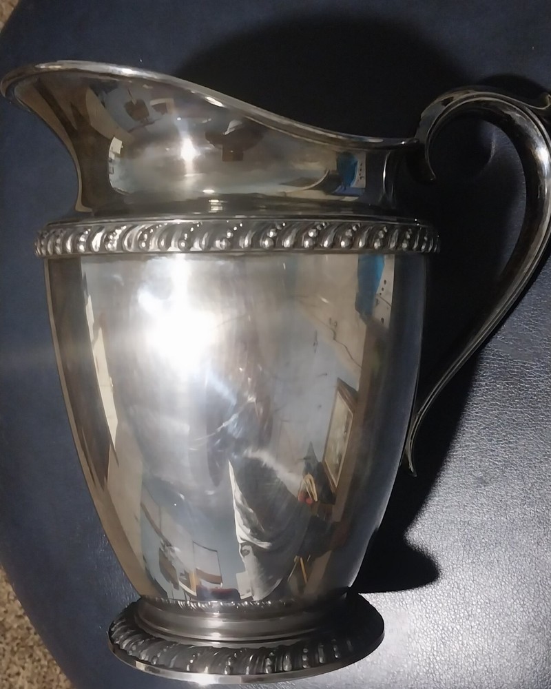 Vintage !! WM Rogers #3617 Leaf Pattern Silver-Plated Water Pitcher PRETTY