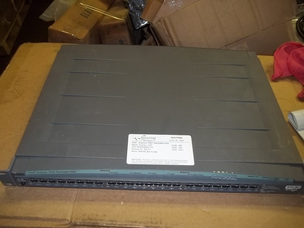 Intel Express 330T Stackable Hub 16-Port *FREE SHIPPING*