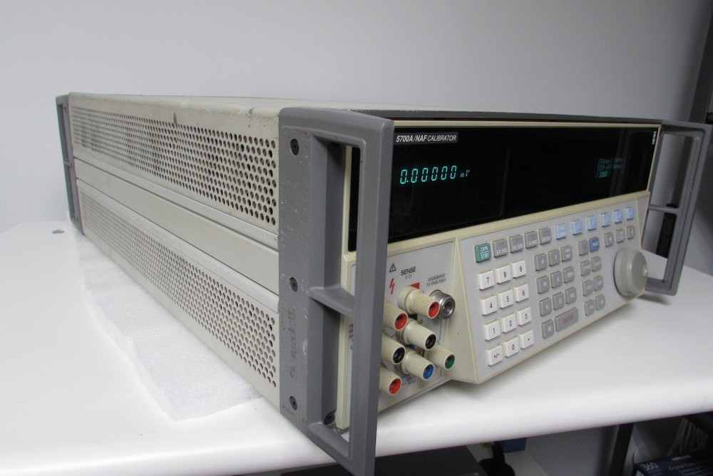 Fluke 5700A/NAF Multifunction Calibrator, Opt 03