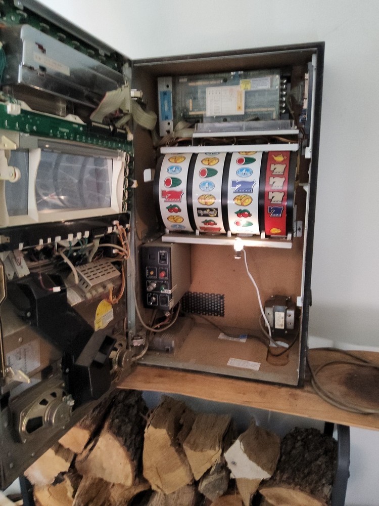 Slot Machine (Inoperable Game)