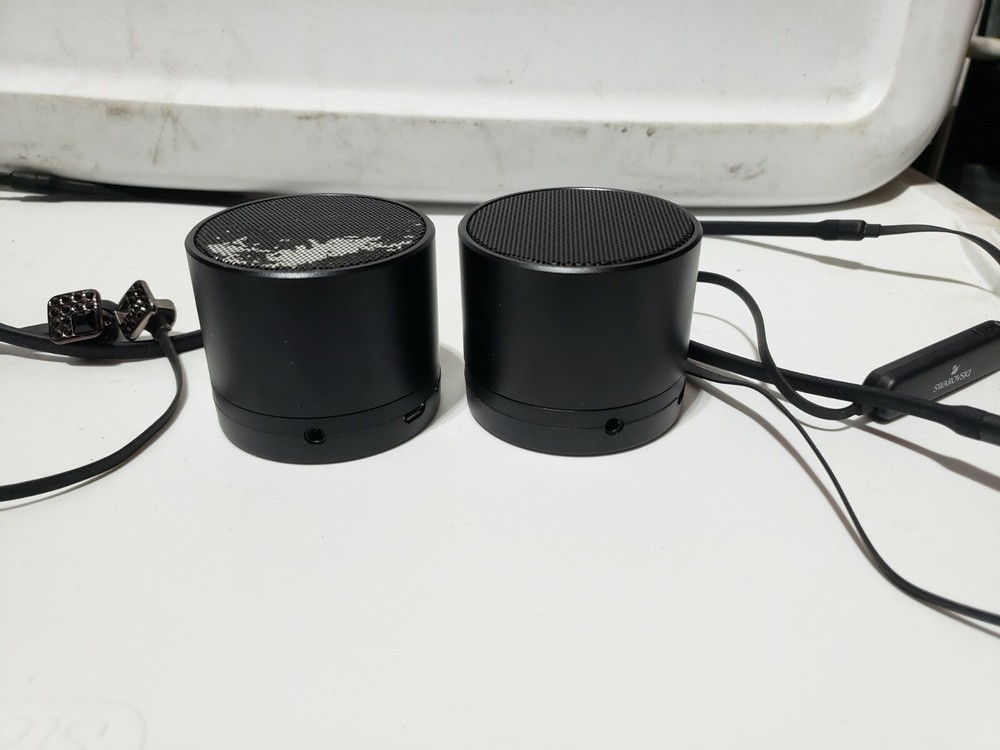 Set 2 SWAROVSKI Mini Bluetooth SPEAKERS +2 earplug Pre-owned w/original boxes