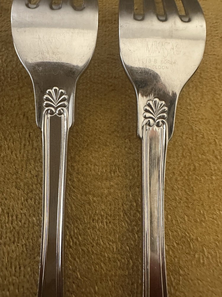 —(3) — Mikasa Sheldon Satin Dinner Forks () - SHELL PATTERN