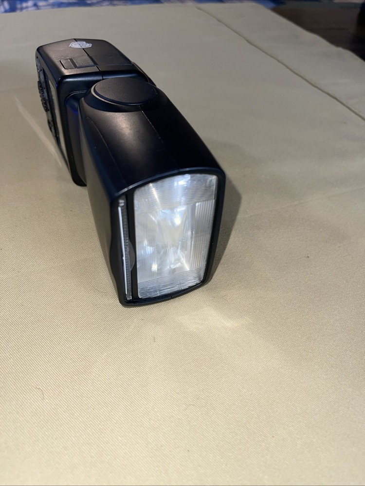 (Rl2) Flashpoint Zoom Li-ion R2 TTL On-Camera Flash includes battery