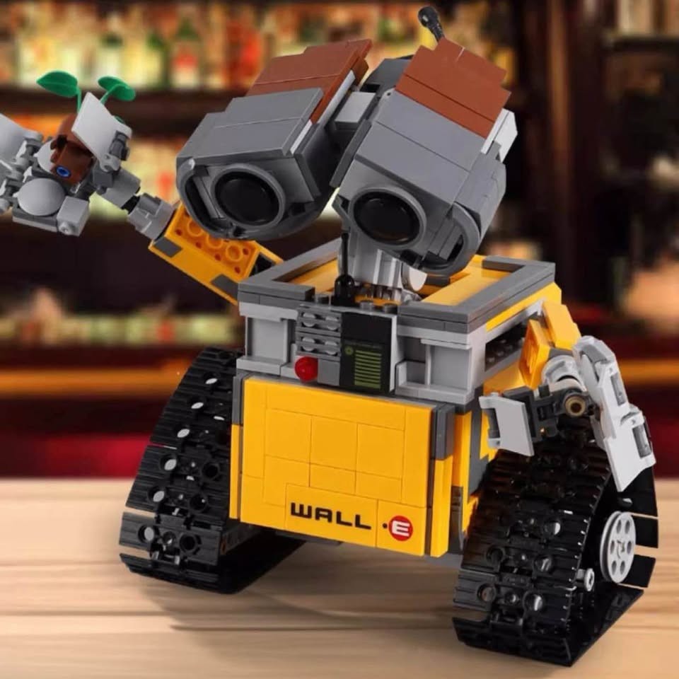 Wall-E Robot Building Blocks Set Toy 687pcs (NOT LEGO)