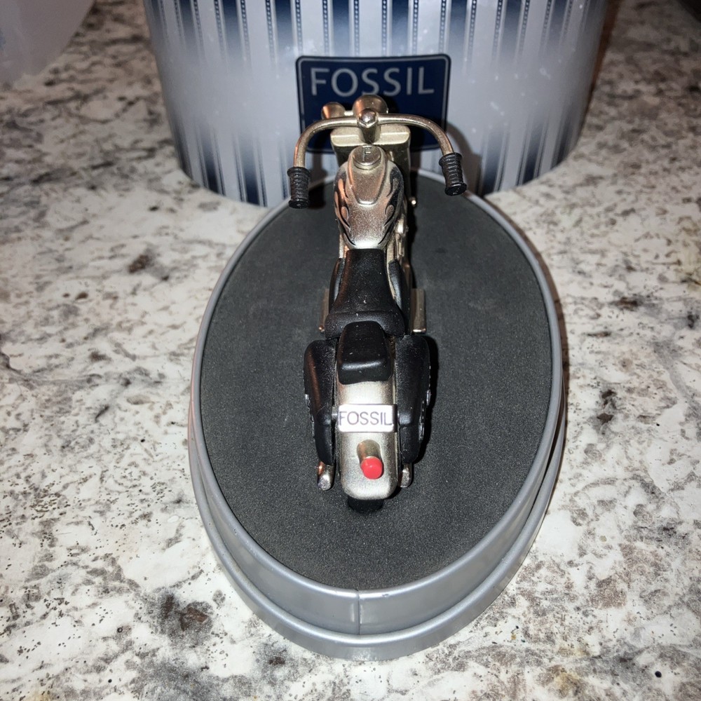 Fossil Motorcycle Desk Clock 2005 Wheels Kickstand Handlebars Move. 1 Headlight