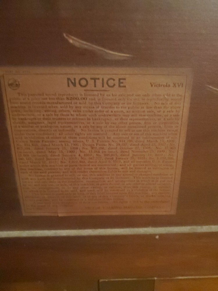 1906 Victrola