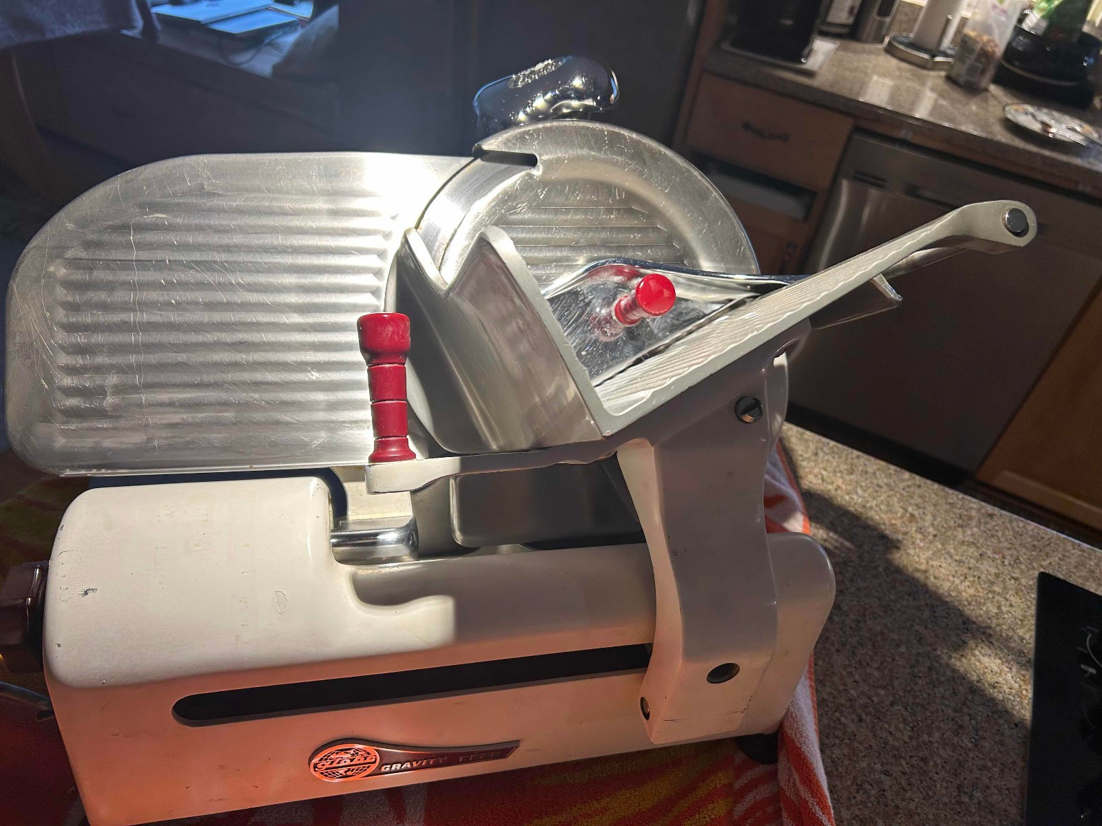 Globe C1620 Commercial Meat Slicer w. Built-in Sharpener