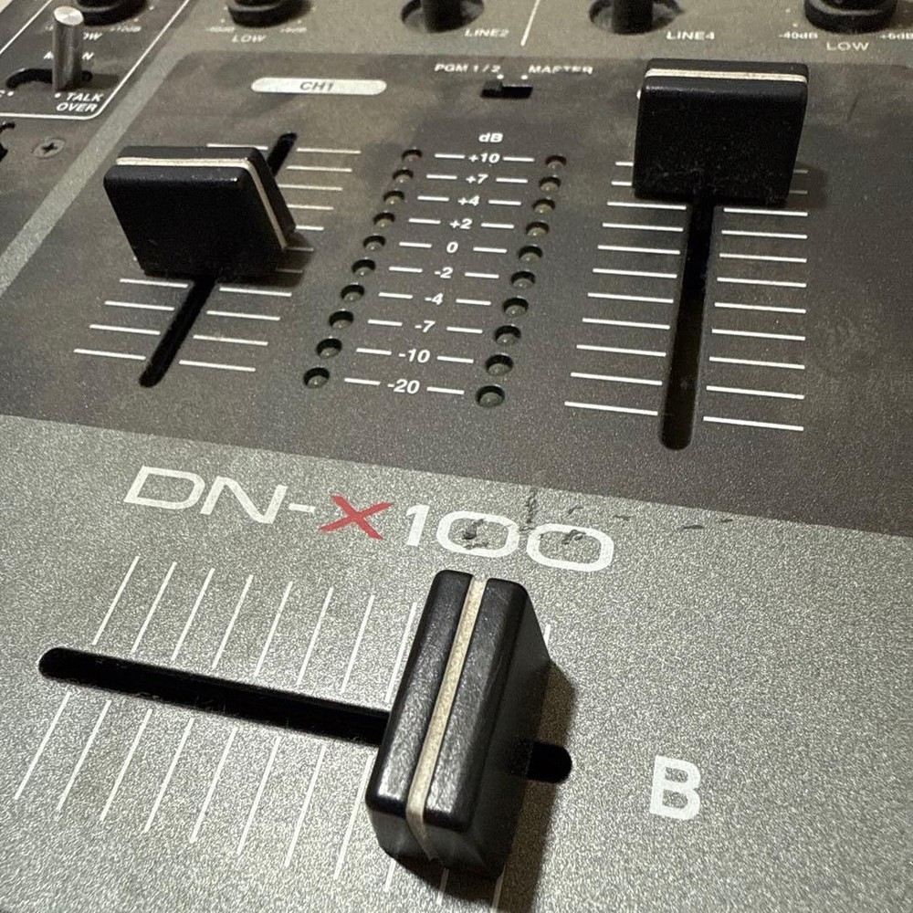 DENON DJ Mixer DN-X100 Model Line PHONO Input Output Tested