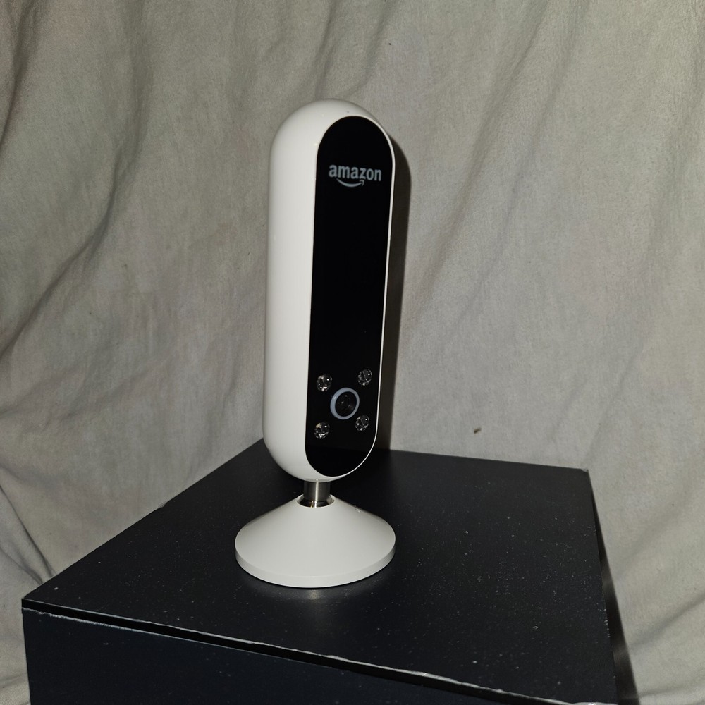 Echo Look | Hands-Free Camera and Style Assistant with Alexa