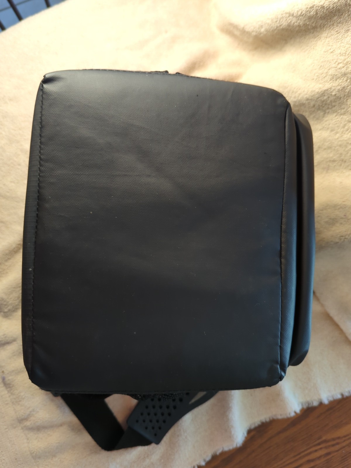 TOMMY BAHAMA Zipperless Lunch Cooler Shoulder Bag 9 Cans Deep Freeze Black Gray