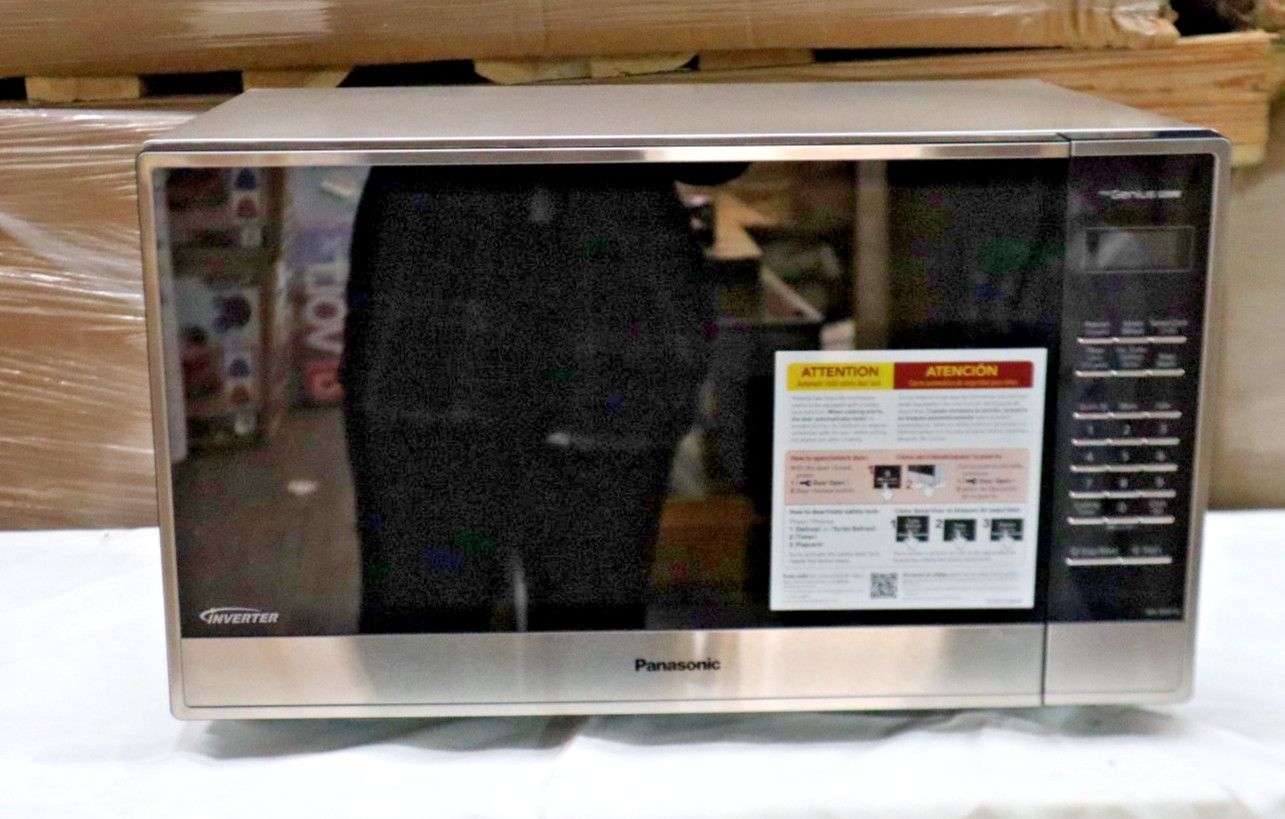 Panasonic ''2.2 cu ft'' Microwave Oven With Inverter Technology (NN-SN975S)