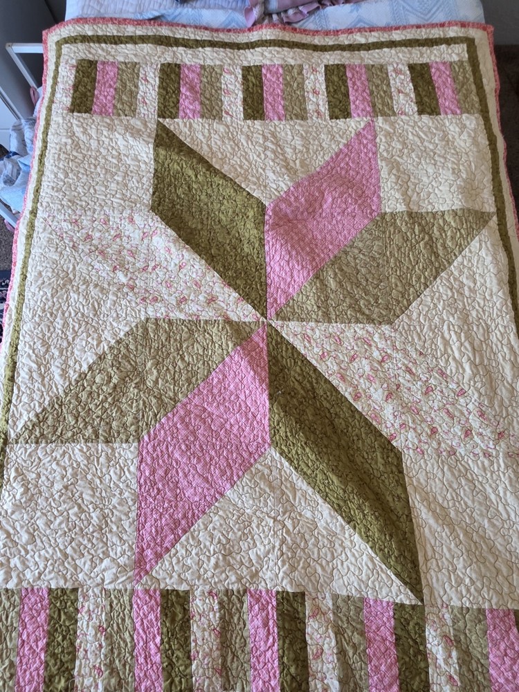 Small Star Quilt 42"×57"