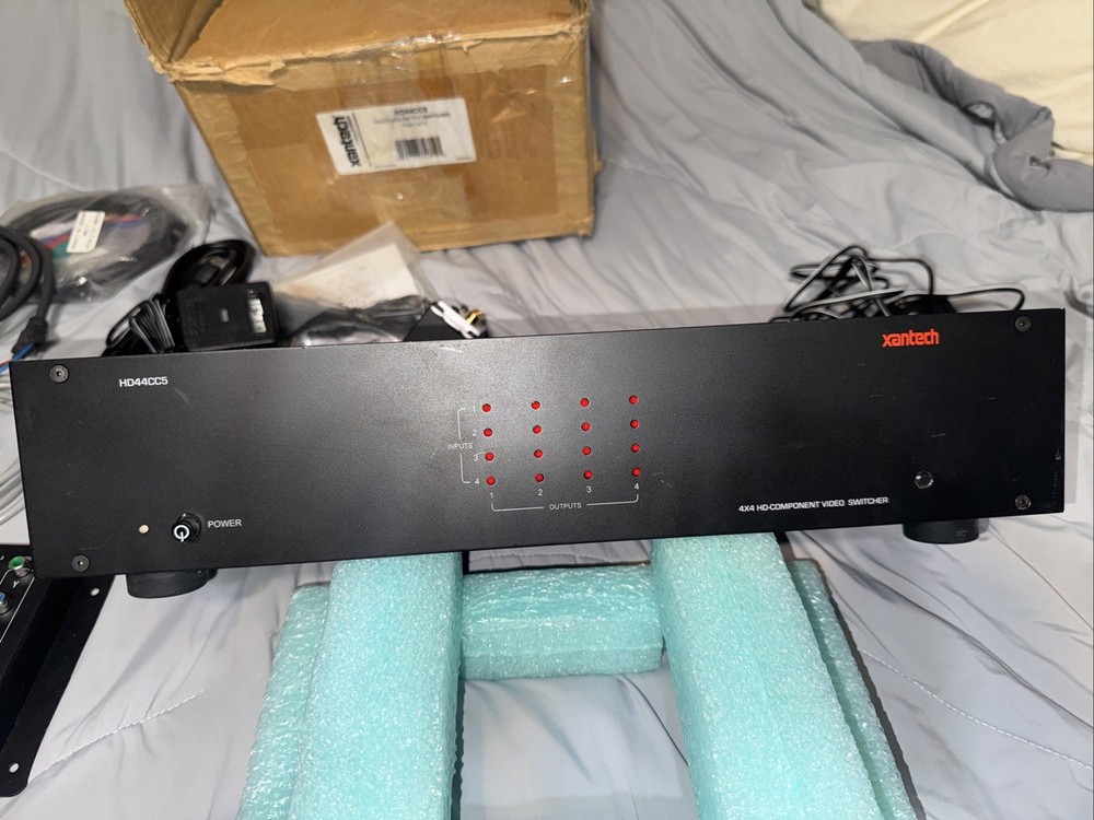 Xantech HD44C5 With Remote Receivers And Cables