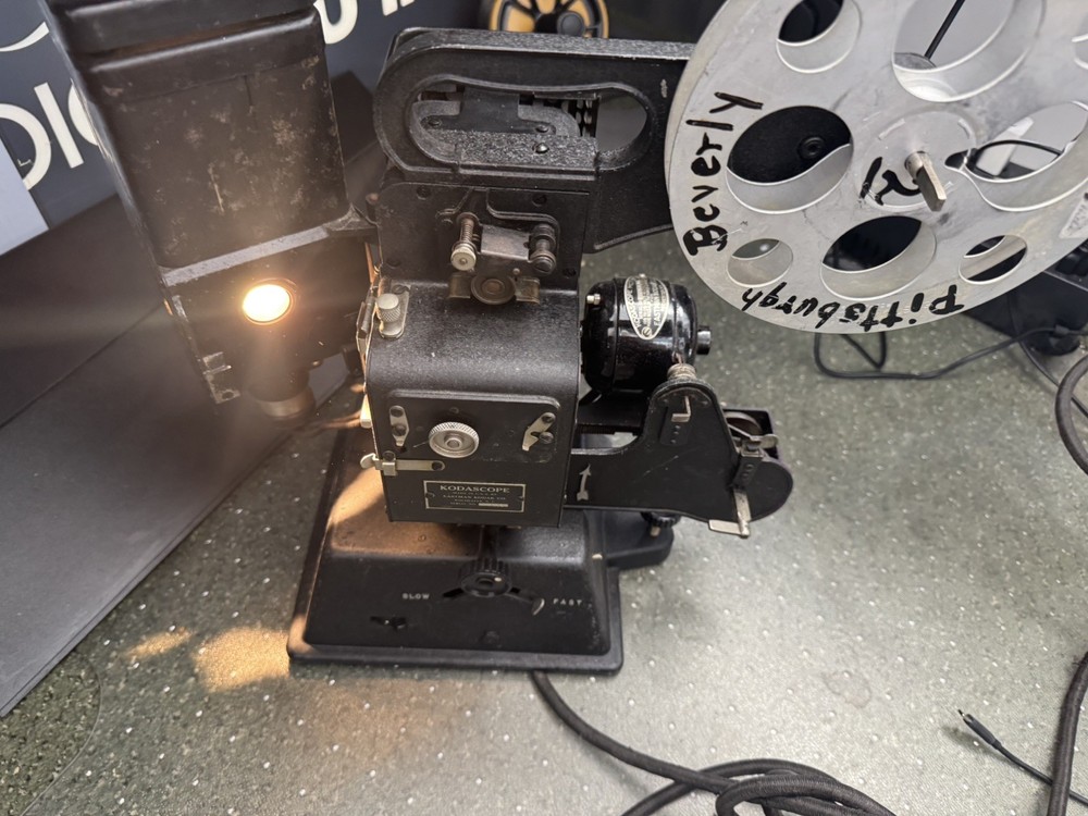 Kodak Kodascope Model 50 Projector w/ Case Works