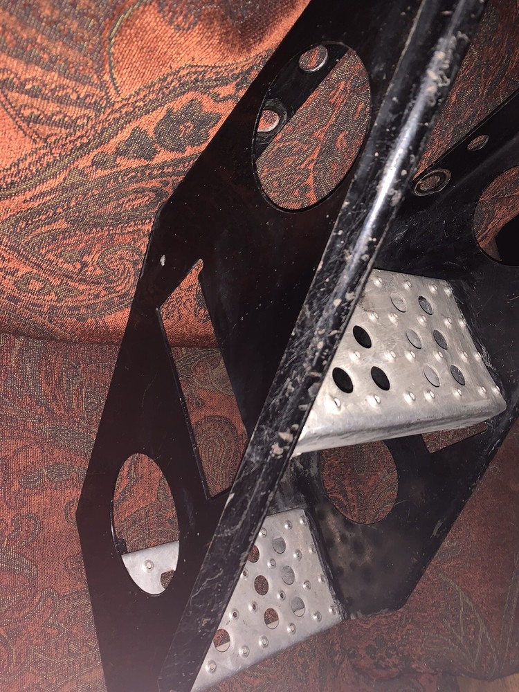Heavy Duty Frame Mounted Step - International