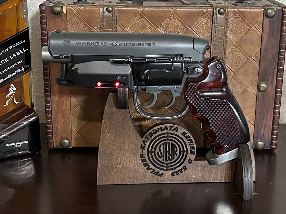 Tomenosuke Paragon FX Blade Runner Blaster Wood Display Stand 1/2” Thick Steyr