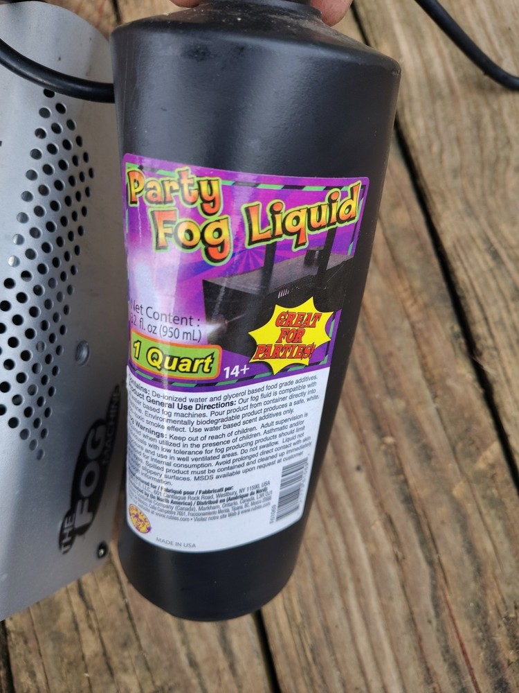Fog Machine with Party Fog Liquid Machine