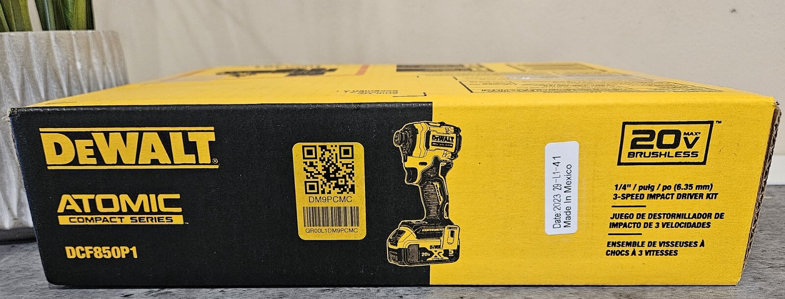 DEWALT ATOMIC 20V 1/4" IMPACT DRIVER KIT W/ BAG, 5Ah BATTERY & CHARGER DCF850P1