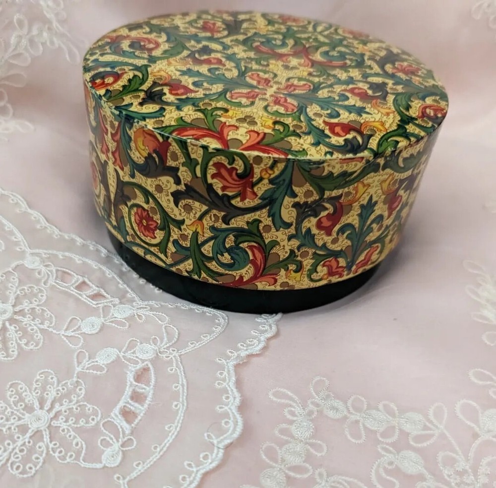 Seven Winds Dusting Powder With Fleur De Lis Style Keepsake Box