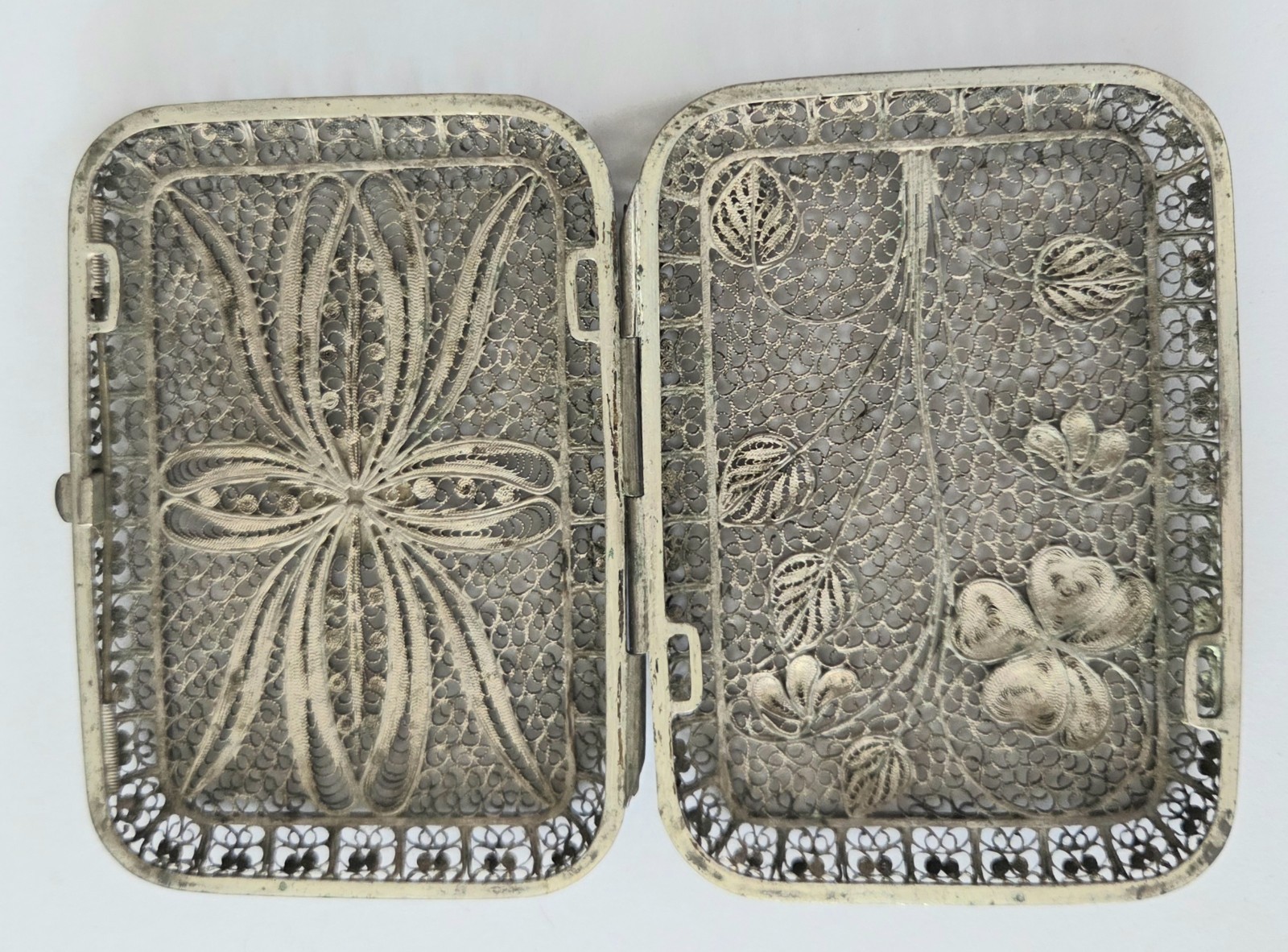 ANTIQUE SILVER INTRICATE FILIGREE CIGARETTE CASE