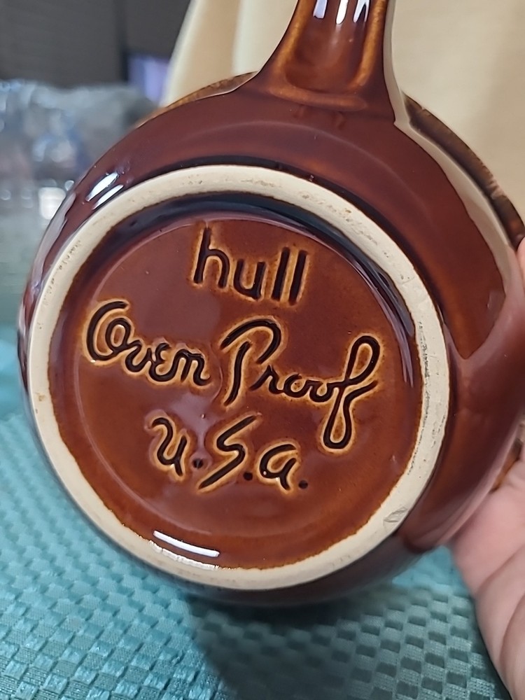 VINTAGE TWO hull Oven Proof U.S.A. (BIN TT)