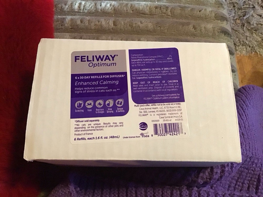Feliway  Enhanced  Diffuser And Refill Lot. 2 Diffusers. 16 X 30 Day Refills.