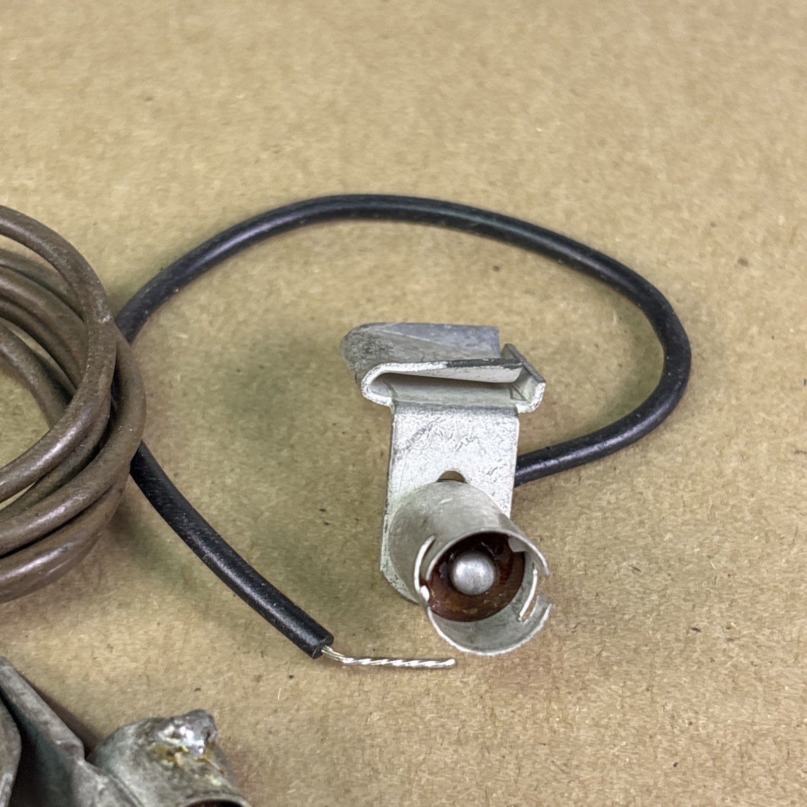 VTG Lot of Speaker Binding Posts Terminals Connectors & Miniature Lamp holders