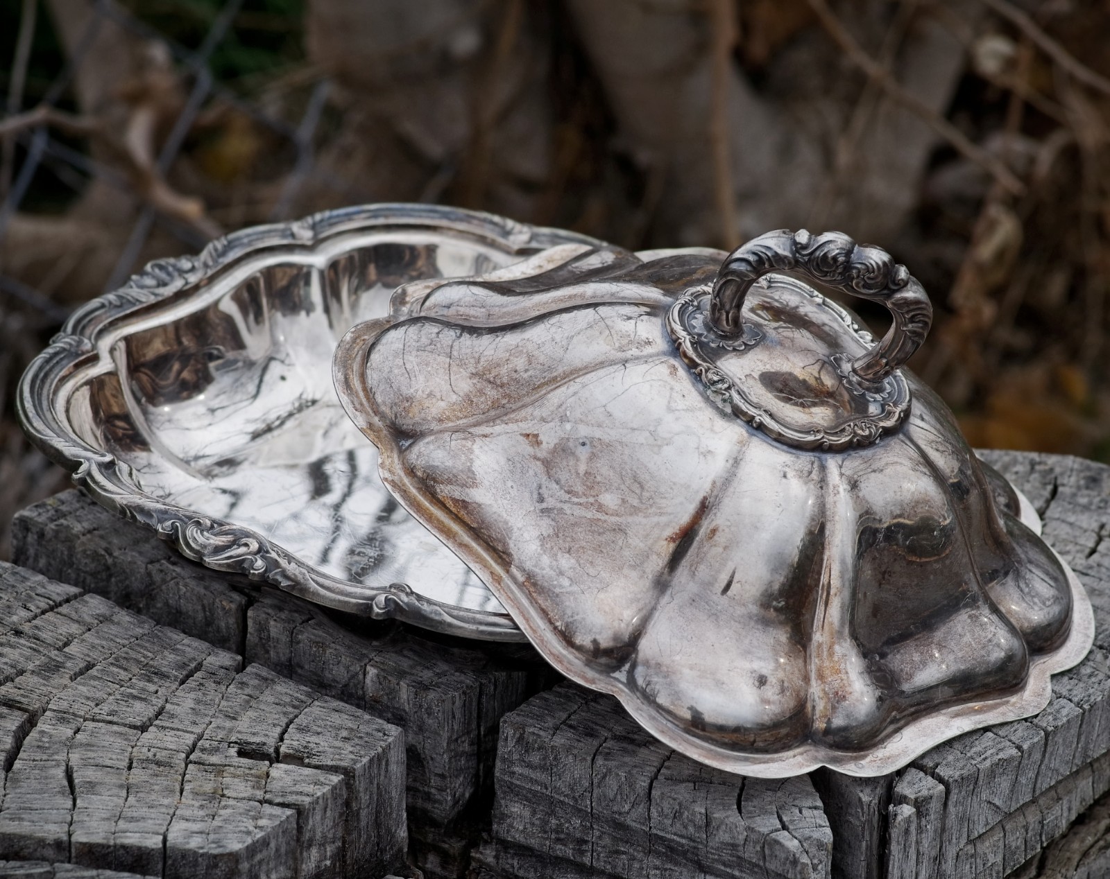 VINTAGE Silver Plate Covered CHAFING DISH Made in England