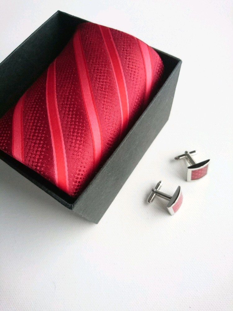 New Harvey Makin Tie & Cufflink Gift Set in presentation box.