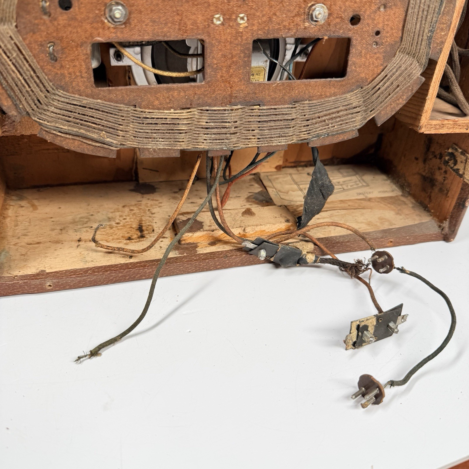 Rare Vintage 1940 GE General Electric JB-630 Carryabout Portable Radio