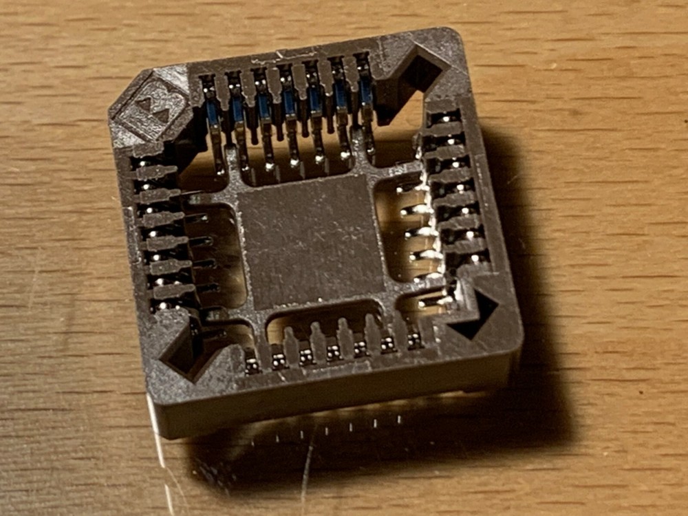 PLCC28 SMD VERSION 28 PIN IC SOCKET.