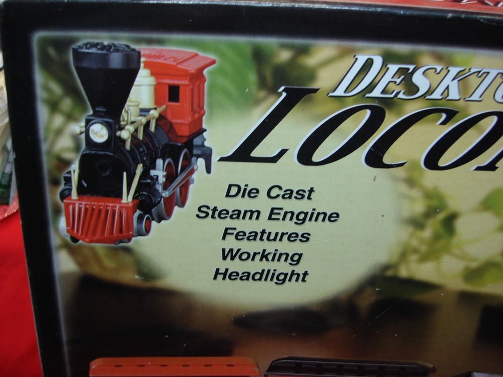 DESKTOP LOCOMOTIVE TRAIN SET - FELDSTEIN & ASSOC. - COMPLETE & GREAT CONDITION