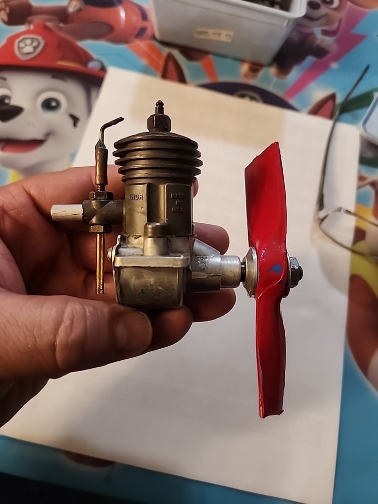 THOR     2 STROKE  GLOW MODEL AIRPLANE ENGINE