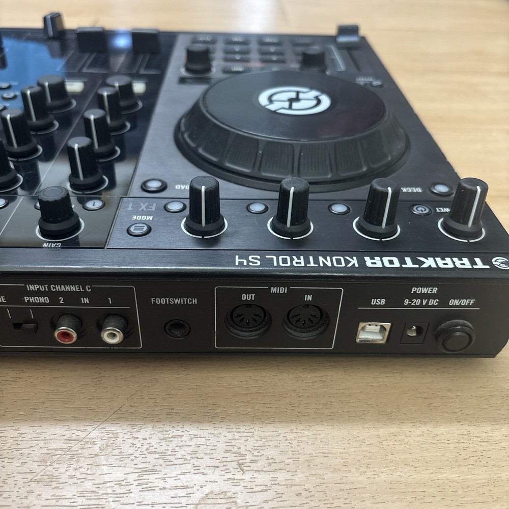Traktor Kontrol S4 MK2 DJ Controller