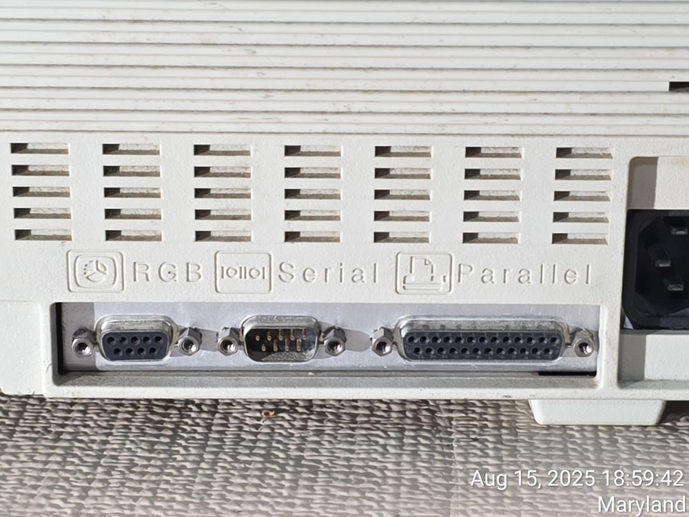 Vintage COMPAQ Portable III Computer Model: 2660 - Powers ON