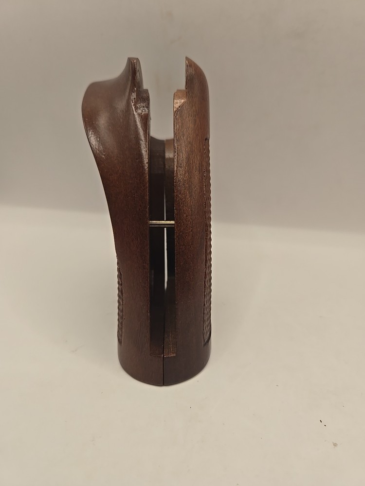 Sile Colt Python Checkered Walnut Thumbrest LG Target Grips. SIL70TR. EXCELLENT.