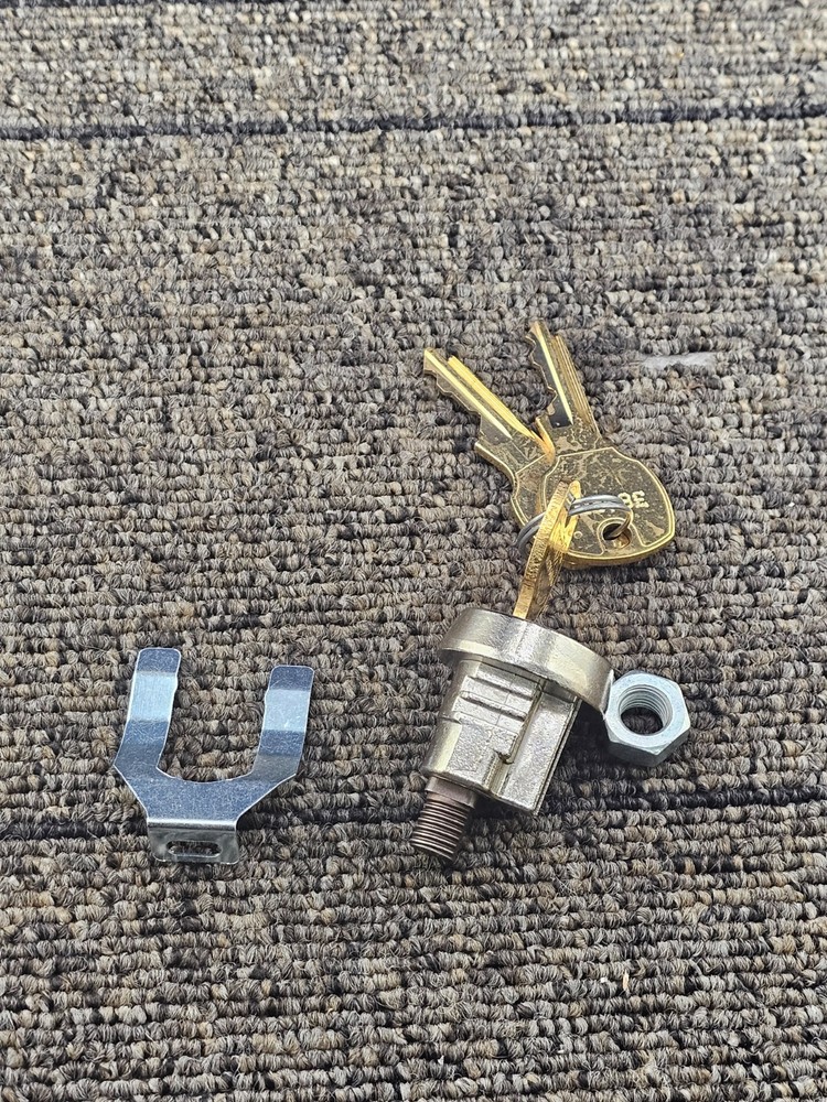 COMPX C9100: USPS-L-1172C High-Security Mailbox Lock w/ Keys - Keyed Differently