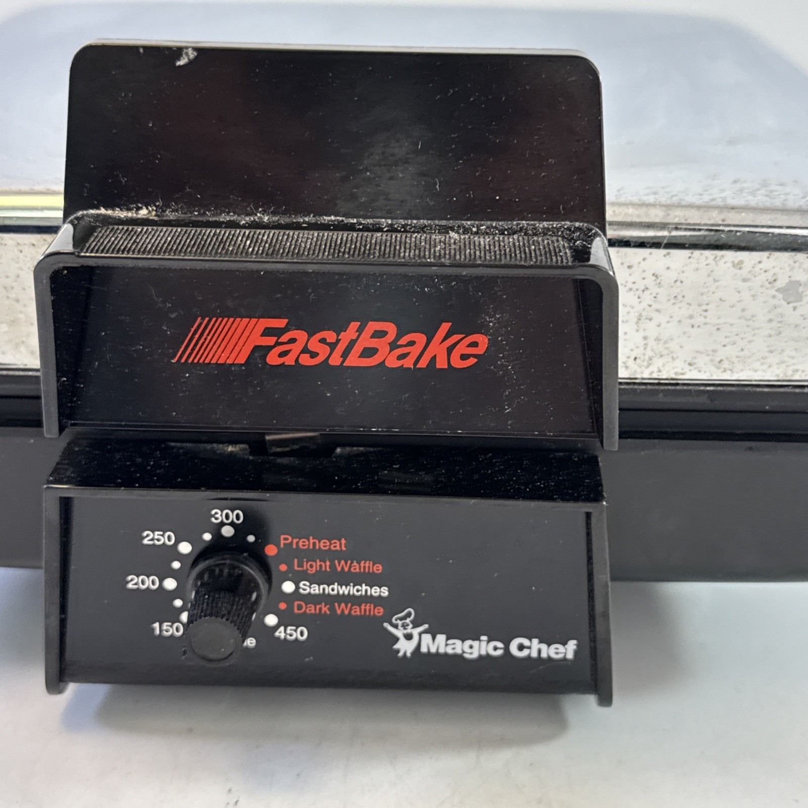 Magic Chef FastBake Waffle Maker M420 4 Square Style Adjustable Temp Iron