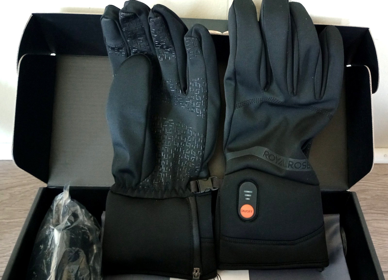 Royalrose Heated Gloves Liners for Men/Women Rechargeable Waterproof Size Med.