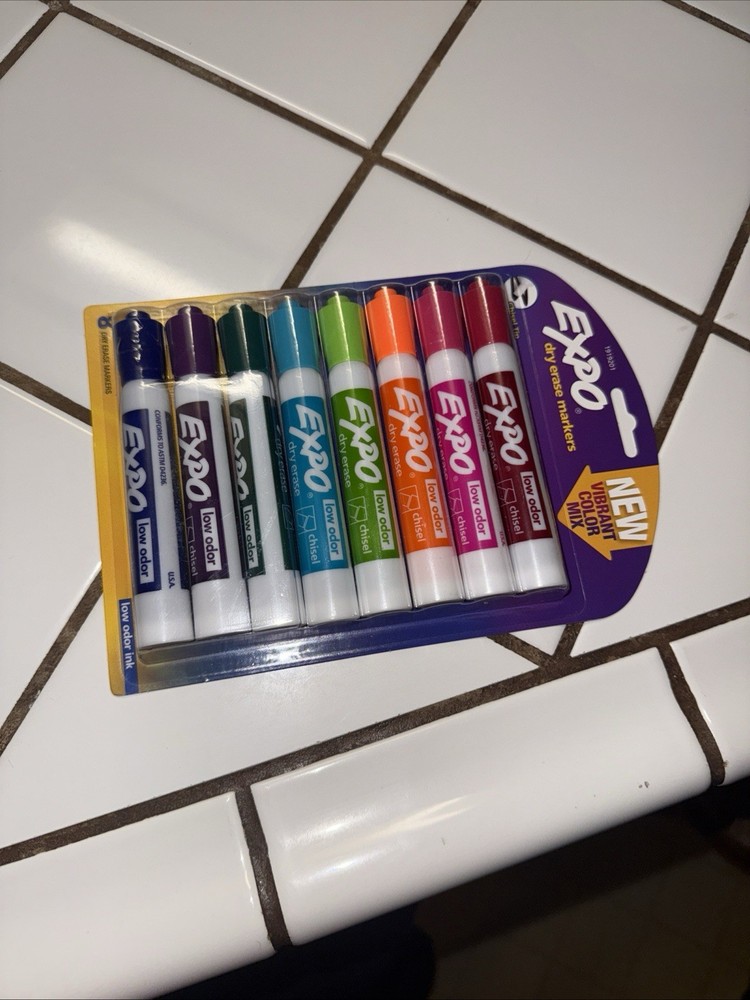 Expo 81045 Low-Odor Dry Erase Chisel Tip Markers