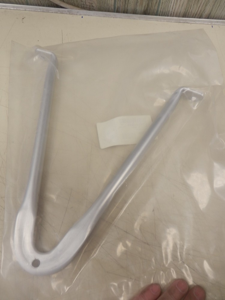 TWO (2) PACK GENUINE INTERNATIONAL 1657018C1 UPPER MIRROR BRACKET