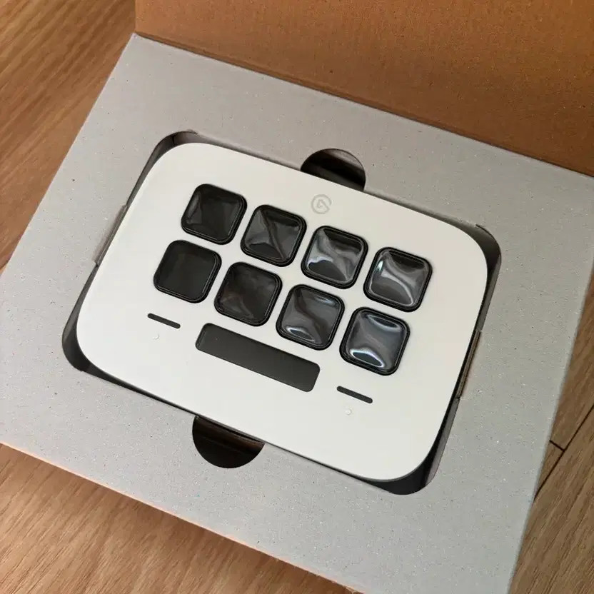 Elgato Stream Deck Neo Full Box Streaming Control Device Official