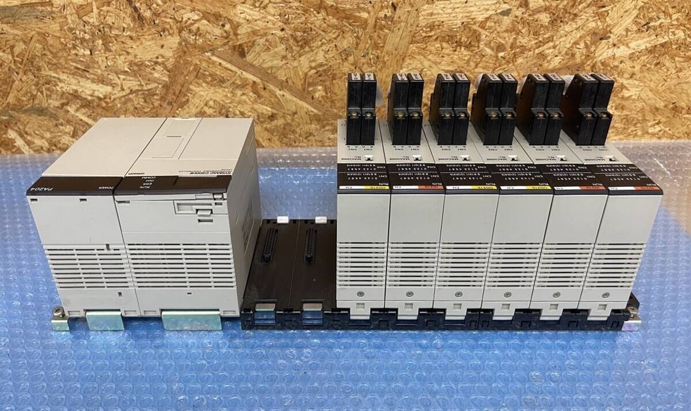 OMRON PA204 SYSMAC C200HE Programmable Controller Sequencer Used Excellent+++
