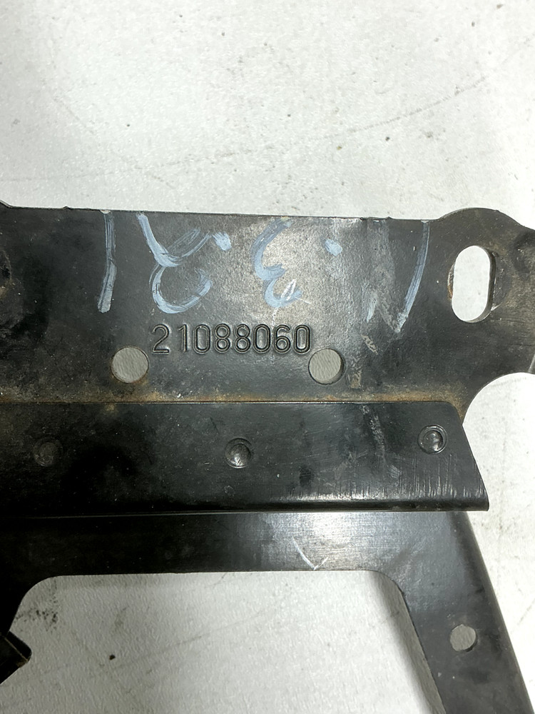 2019-2023 VOLVO VNL DASH SUBSTRUCTURE BRACKET FRAME SUPPORT 21088060 OEM