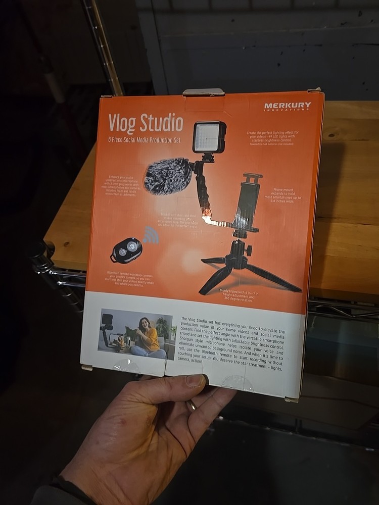 Merkury 6 PC Set Vlogging Kit - Ultimate Vlog Studio OPEN BOX