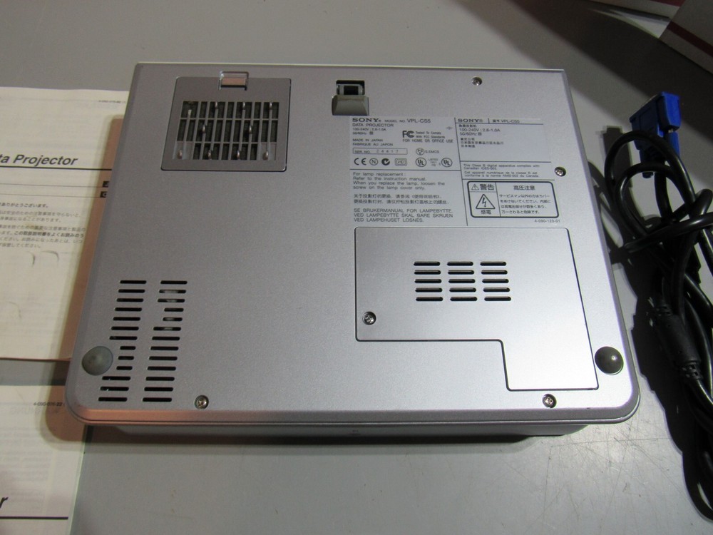 SONY VPL-CS5 SVGA LCD Data Projector