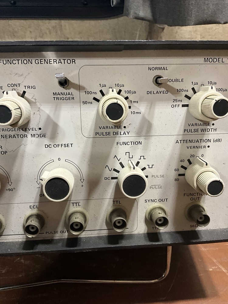 WAVETEK 20 MHZ PULSE FUNCTION GENERATOR MODEL 145 POWERS ON