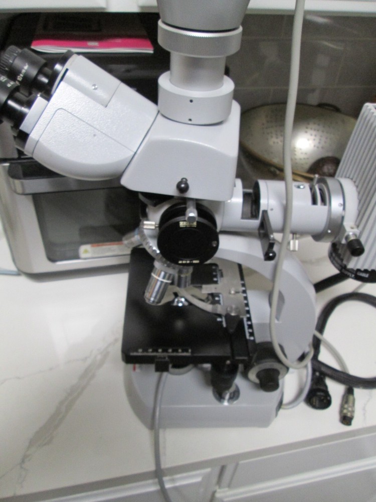 ZEISS 872 E Microscope .. Excellent condition .. Ready to go to work