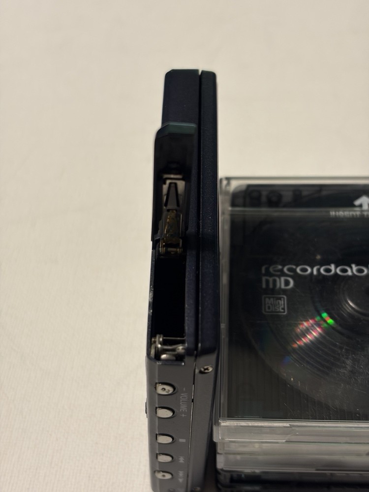 Sony MZ-E900 Silver/Blue - Working but Read Description, 5 Minidiscs