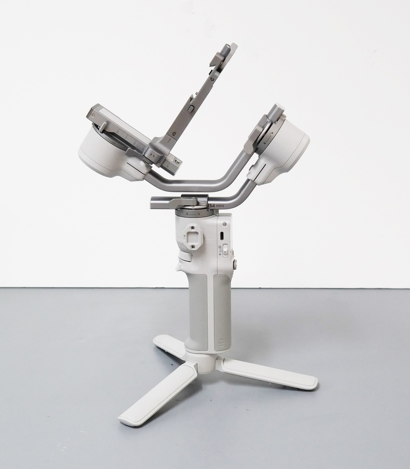 DJI RS 4 Mini 3-Axis Gimbal Stabilizer Gray CP.RN.00000442.01